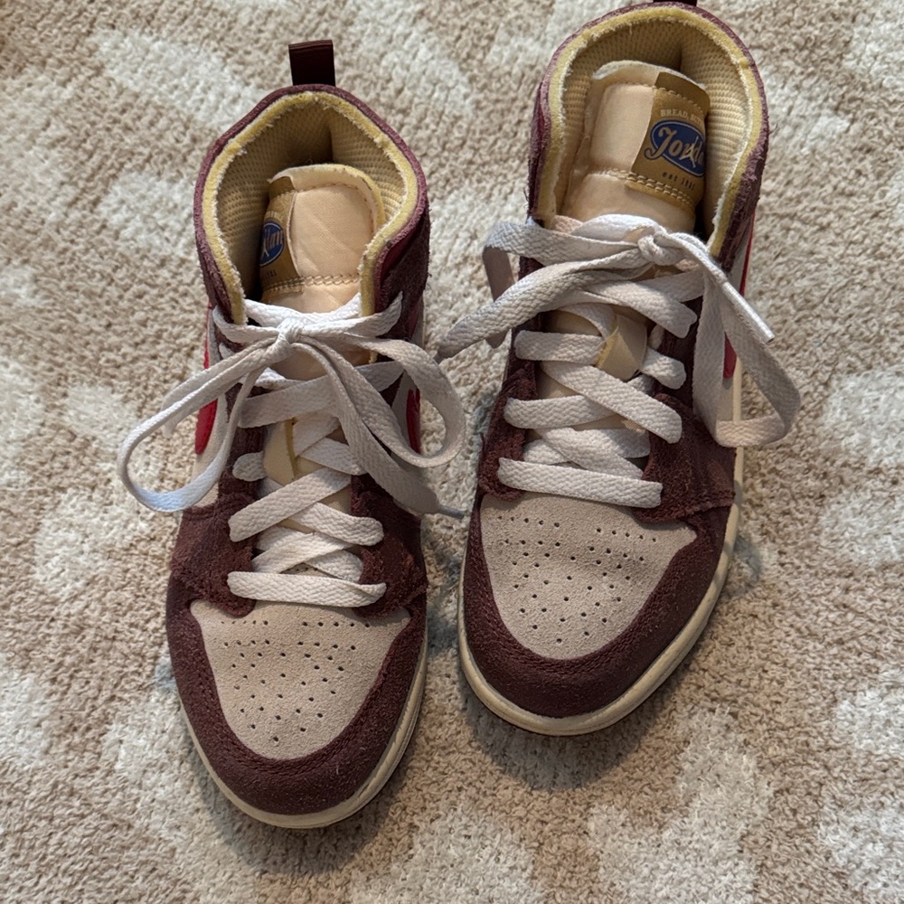Nike Kids Sneakers in Red and Brown - Picture 2 of 5
